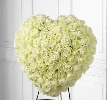 white-rose-Wreath Heart