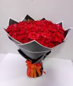 100 Red valentine roses