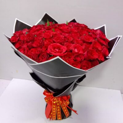 100 Red valentine roses